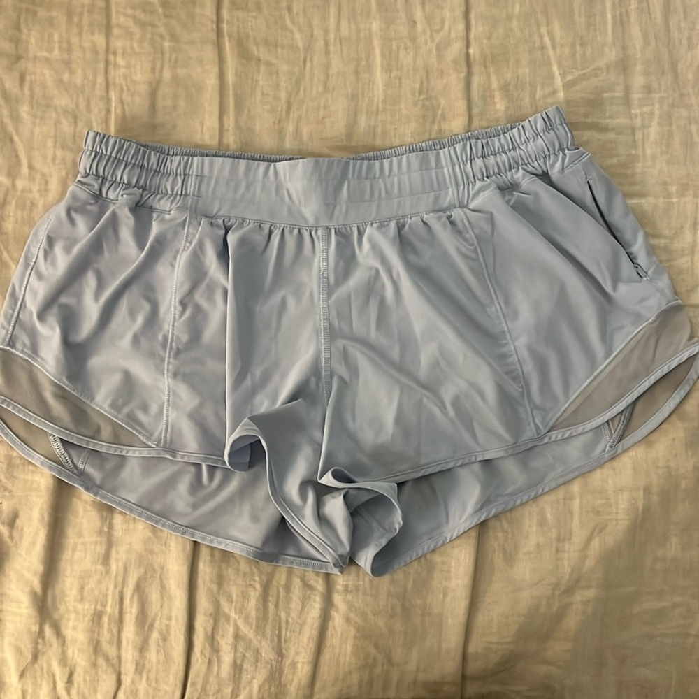 Lululemon 2.5 inch hotty hot lines shorts